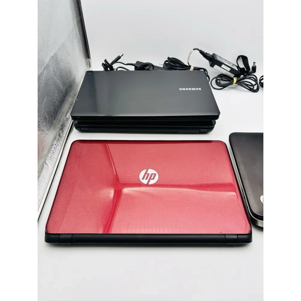 3 HP Laptop Computers With Cords. And 1 Samsung Laptop For Parts And Repair.